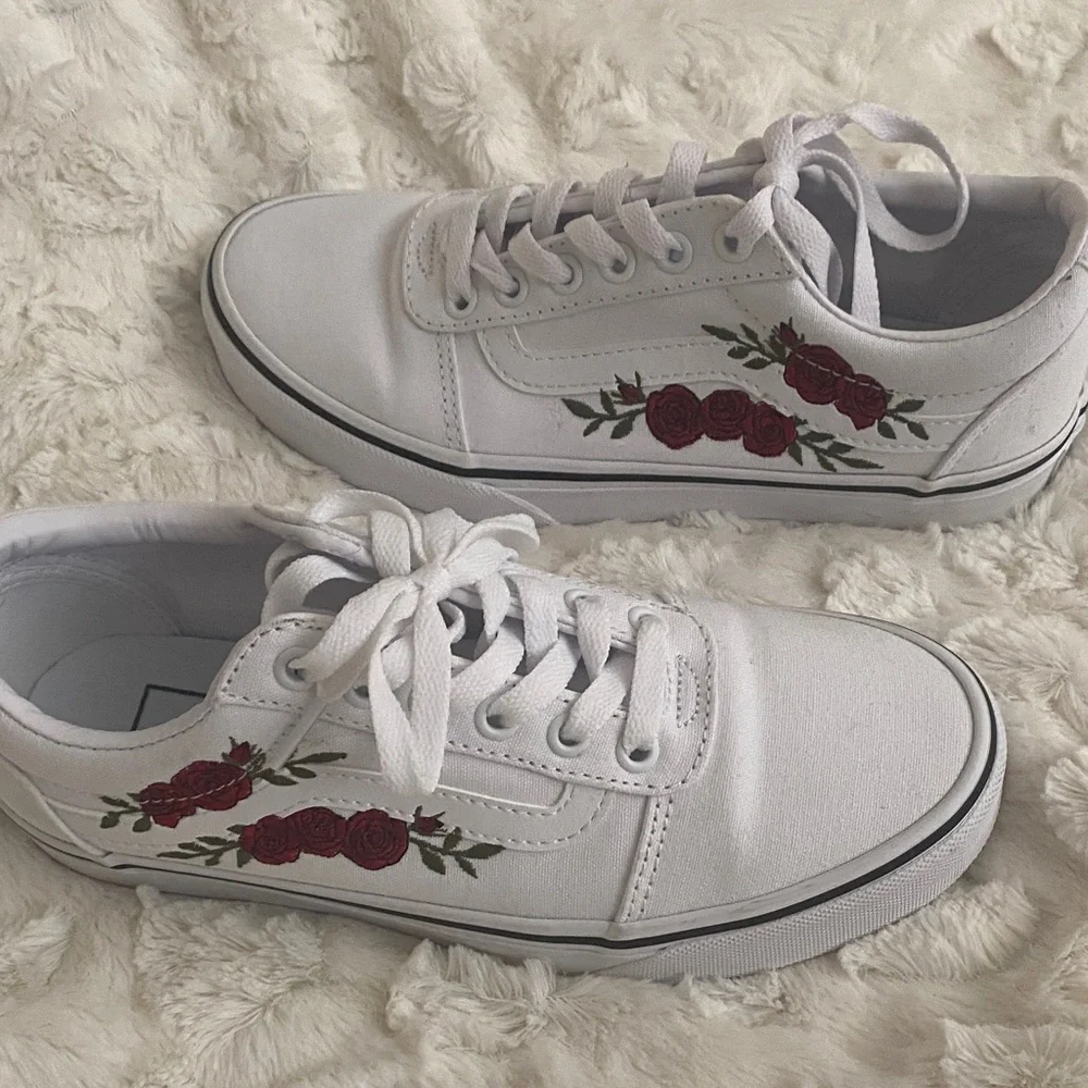 Vans White Sneakers with Red Floral Design - Picture 2 of 6